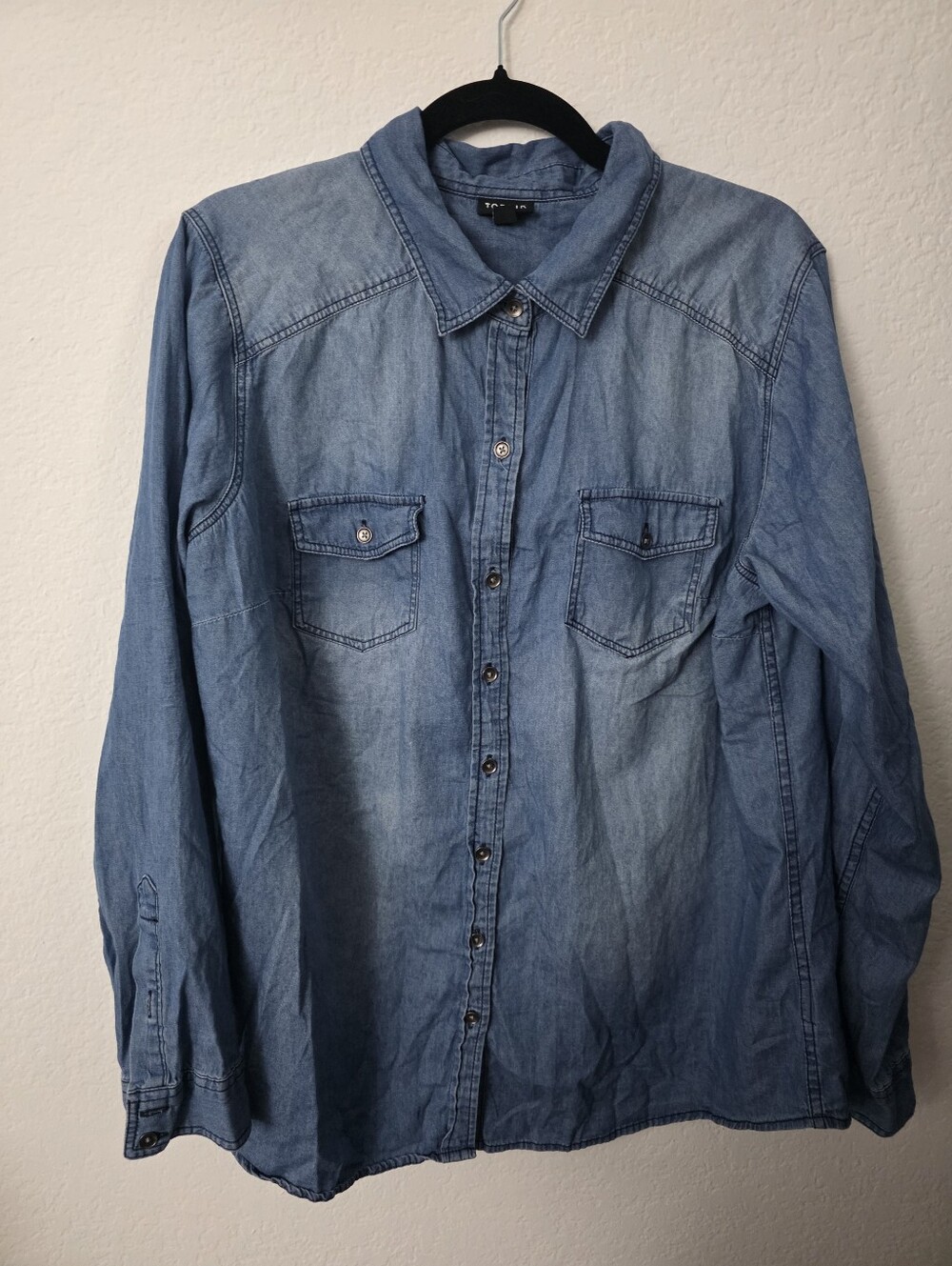 EUC Torrid Blue 100% Cotton Denim Shirt with Skull Crow Design On Back - Picture 2 of 7